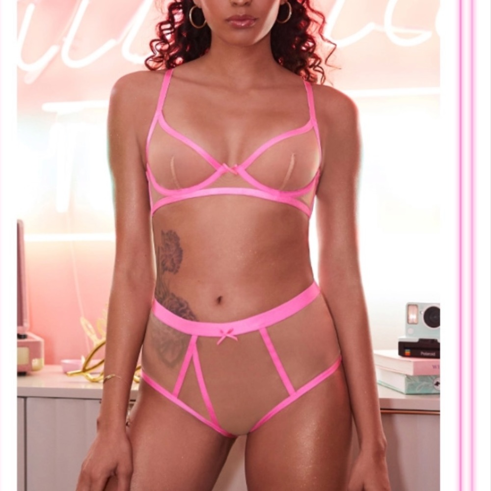 NWT Sold Out Savage X Neon Nights Bra